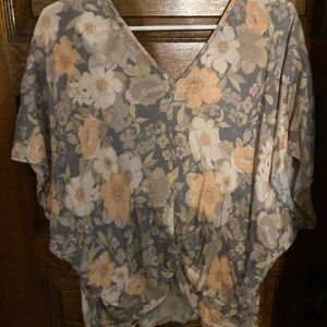 Reversible twist knot floral top